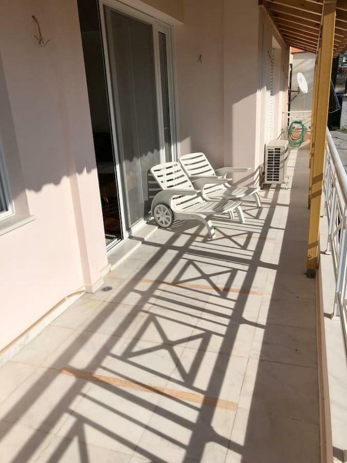 Ferienwohnung Azure Retreat Loutráki Exterior foto