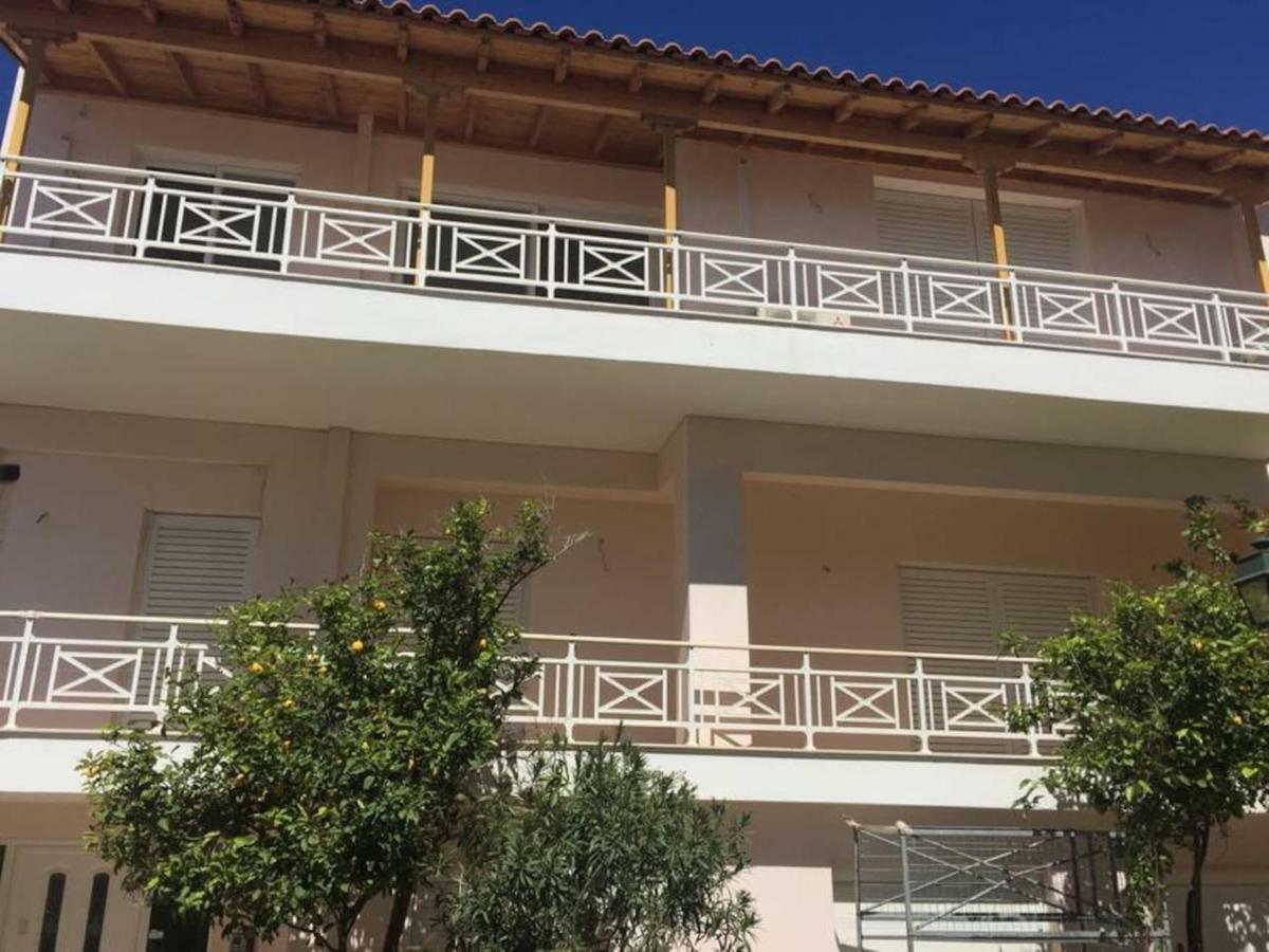 Ferienwohnung Azure Retreat Loutráki Exterior foto